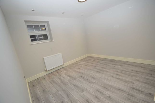 Flat to rent in Welcomes Road, Kenley, Purley