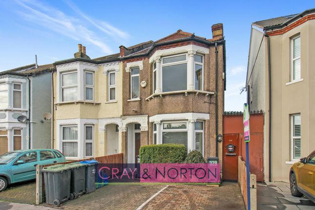 Flat to rent in Morland Road, Croydon