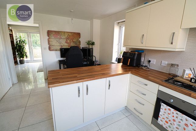 83, Sanderson Way, Mexborough photo 4