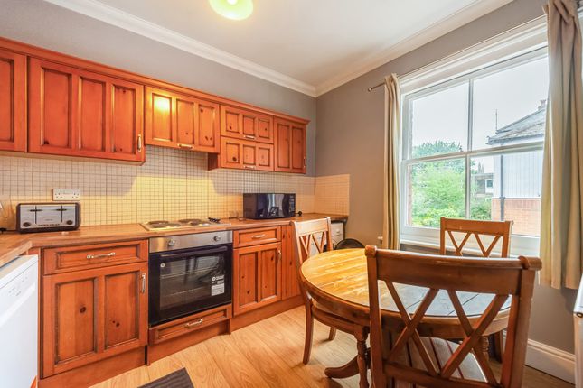 Two Bed Lisiting, 70, Parchment Street (TF), Hampshire, England photo 4