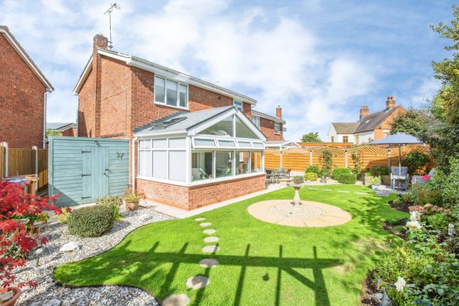 21, St Peters Avenue, Atherstone photo 2