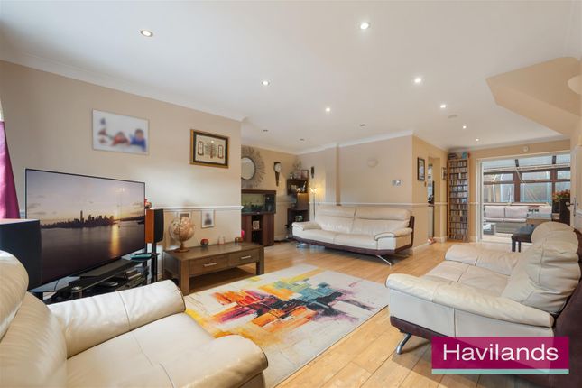 81A, Barrowell Green, London photo 2