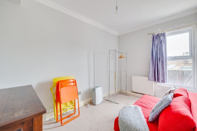 Flat for sale in New Kings Road, Fulham