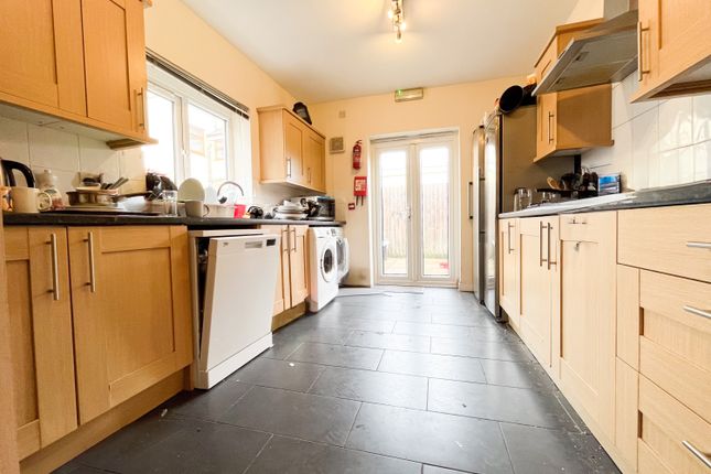 6 Bedroom Terraced in CF24 4NT