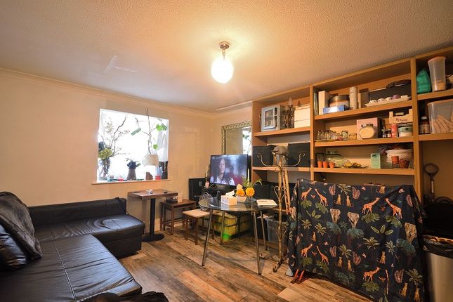 26, Millstream Close, Southgate photo 3