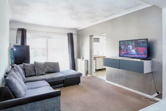 2 waverley gardens, grays photo 2
