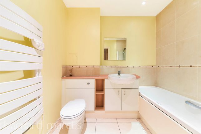 Flat for sale in High Street, Feltham