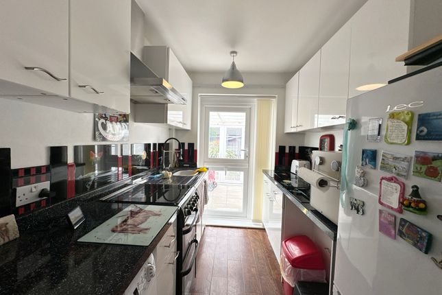 5 Brook Road, Leicester photo 4