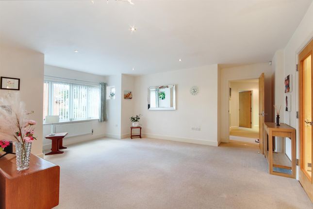 5, Hildenfields, Tonbridge photo 2