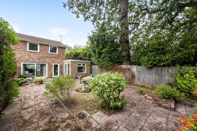 9 Saville Gardens, Billingshurst photo 2