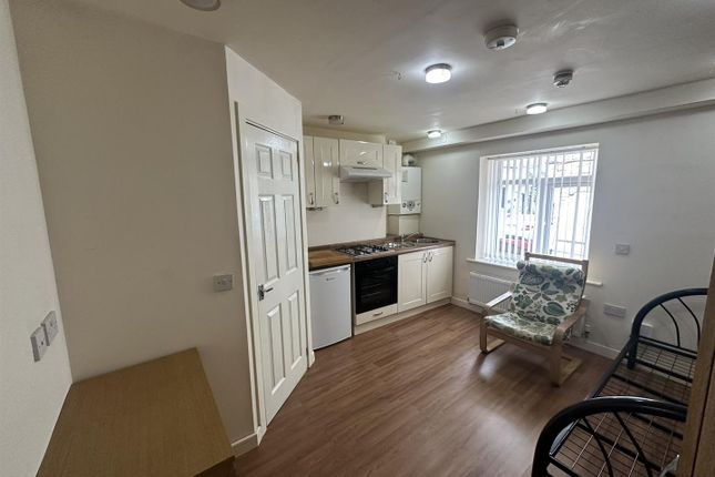 Thumbnail Flat to rent in Skipton Road, Utley, Keighley