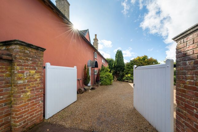 Southgate House, Shotford Road, Harleston photo 2