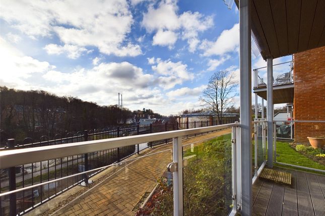 Flat for sale in Cainscross Road, Stroud, Gloucestershire