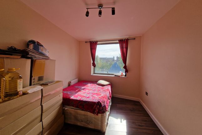 Flat 4, Wembley photo 3