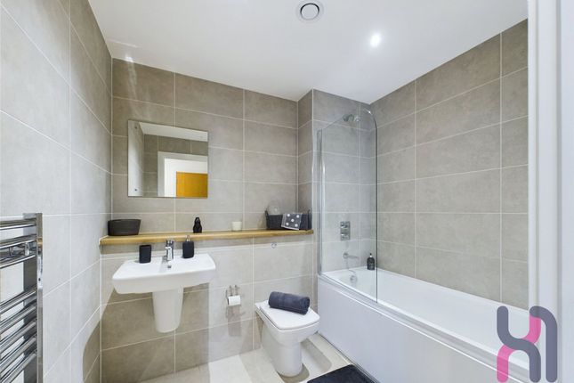 1704D Media City, Michigan Point Tower D, Salford photo 3