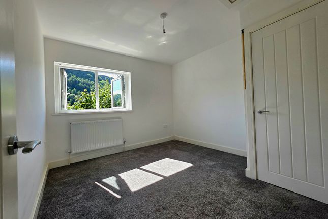 15 Castleton Avenue, Treherbert, Treorchy photo 2