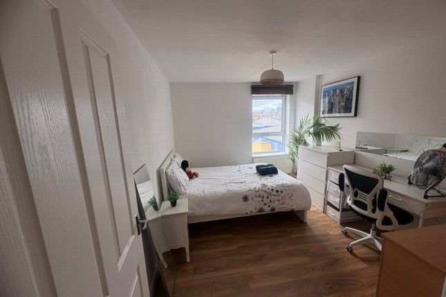 Flat 502,, Storehouse Mews, London photo 4