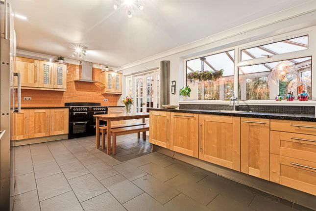 24, Hollies Way, Leicester photo 3