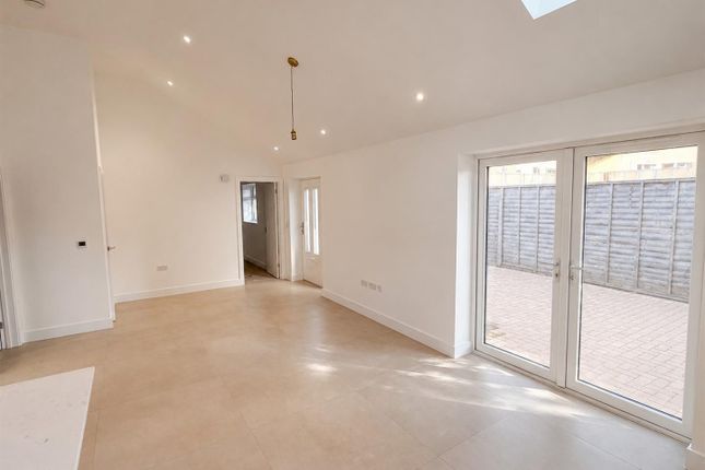 40, St. Johns Road, Farnborough photo 4