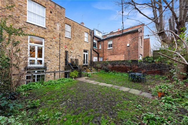 Flat for sale in Barnsbury Park, London