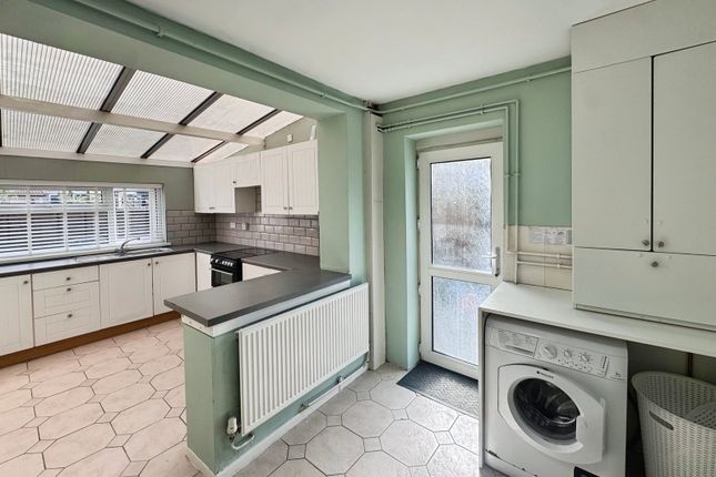 18, Waun Avenue, Port Talbot photo 4