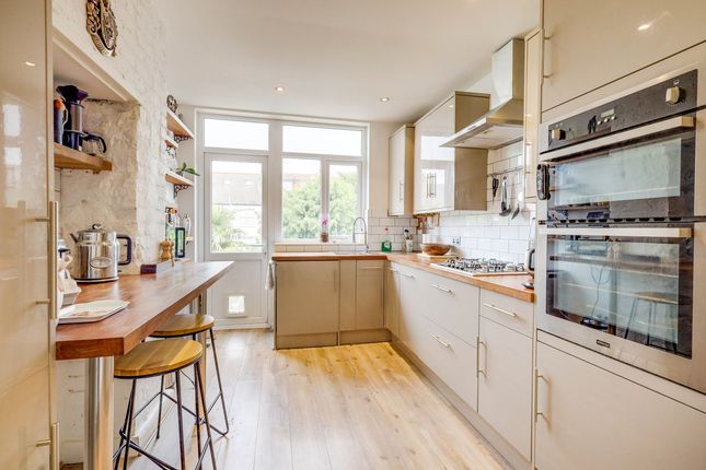 106A, Oakleigh Park Drive, Leigh-on-sea photo 3