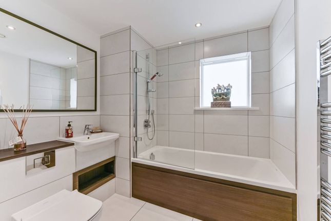 Flat for sale in Sylvan Hill, Crystal Palace, London
