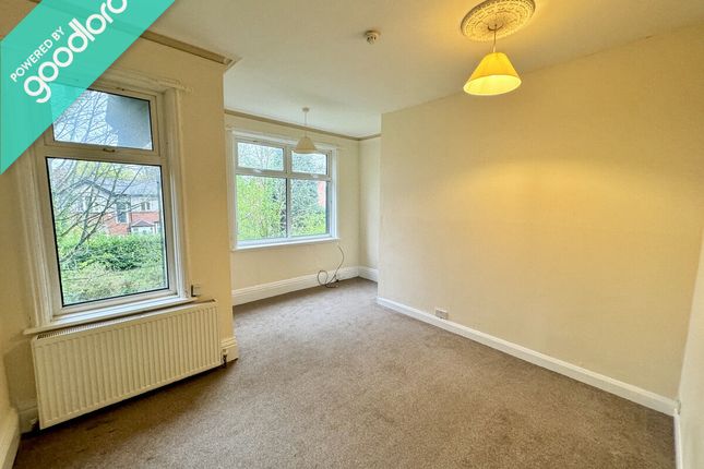 Flat to rent in Oakfield, Sale