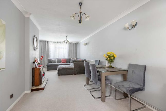 14, Priors Road, Windsor photo 2