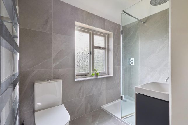 24 Queen Edith's Way 0408250042.Jpg