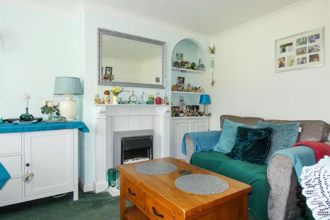 42, Fontwell Close, Rustington photo 4
