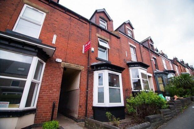 Room to rent in Cowlishaw Road, Sheffield