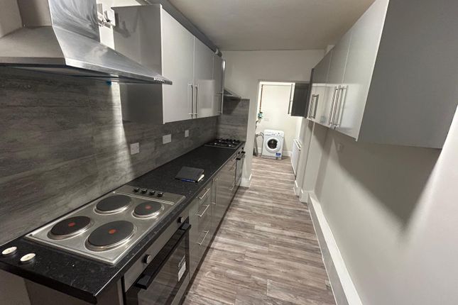 118, Townsend Road, Southall photo 3