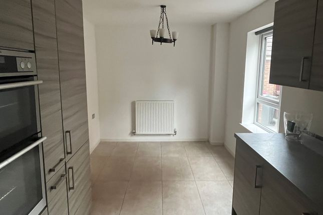 17, Mallow Drive, Greater  Manchester photo 3