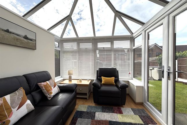 8, Montfort Close, Bolton photo 3