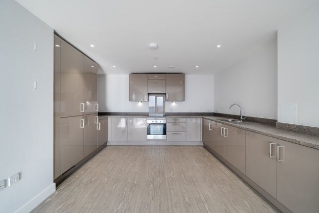 84, Meridian Heights, London photo 3