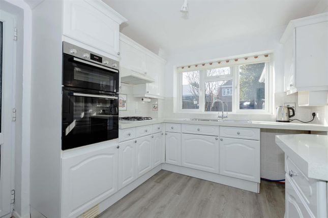 3, Denton Close, Goring-By-Sea, Worthing photo 2