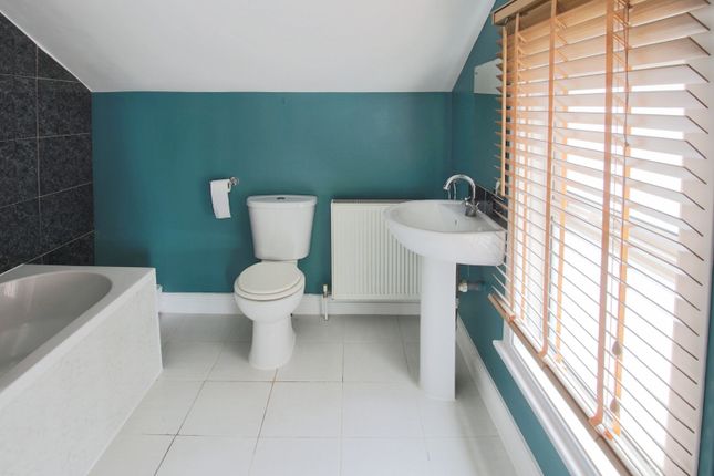 12 Northside, Patrington, East Riding of Yorkshire photo 4
