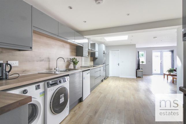 5-bed terraced on Forsythia Gardens, Nottingham, £3,467/mo