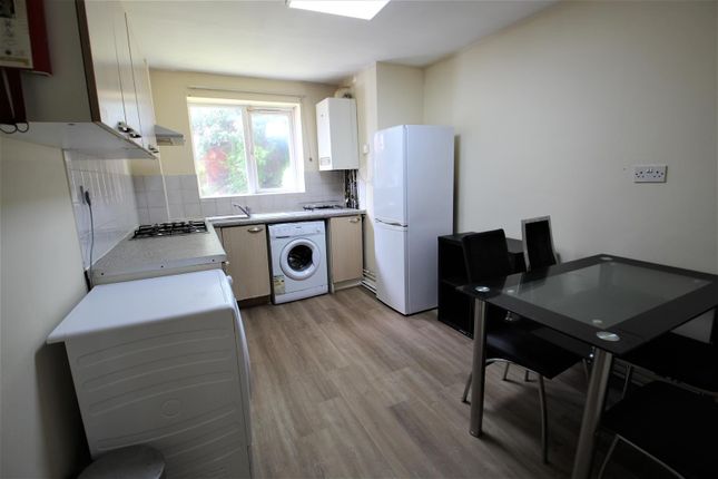 Flat to rent in Woodhouse Cliff, Leeds