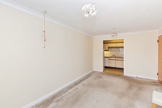 Flat 34, Cromwell Lodge,, Longbridge Road, Barking photo 4