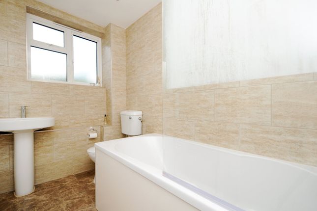 Flat 3, Buckingham Lodge, 2, Muswell Hill, London photo 4