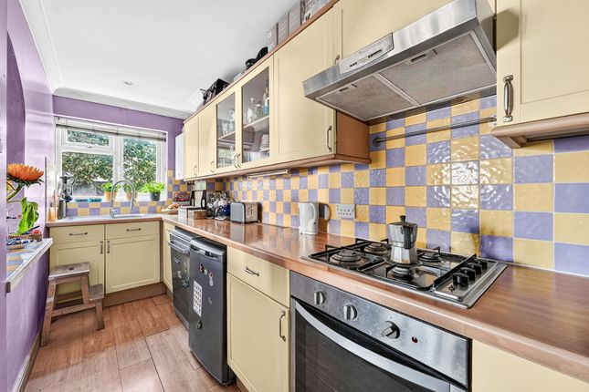 132, Hogarth Crescent, London photo 4