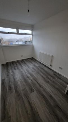 Flat to rent in Hillhead Parkway, Newcastle Upon Tyne