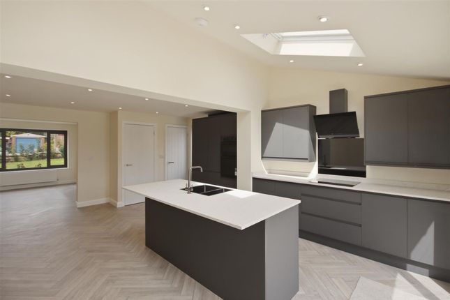 26, Brooke Drive, Chesterfield photo 2
