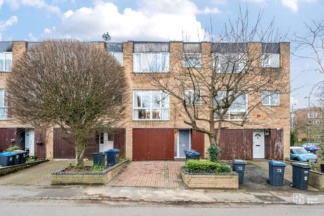 Thumbnail Terraced house for sale in Turnpike Link, Croydon