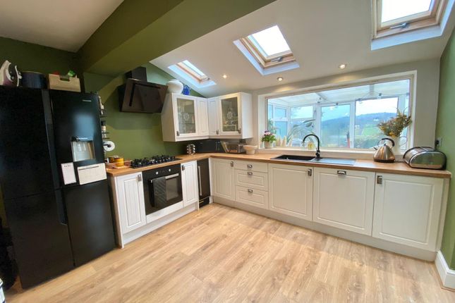 864, Tong Road, LEEDS photo 4