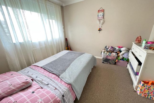 80, Willowhayne Drive, Walton-On-Thames photo 5
