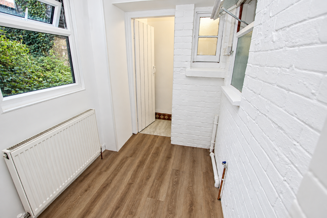 1 Kirbys Lane, Canterbury photo 5