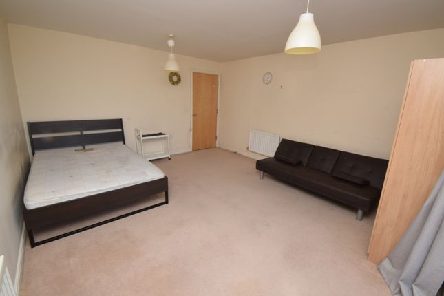 Flat to rent in Parkhouse Court, Hatfield